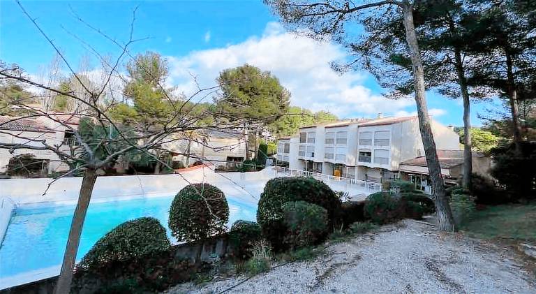 Rental apartment with pool in Bandol