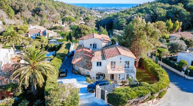 Twin Luxurious Villas 8 BR Pool in Vallauris in Valbonne