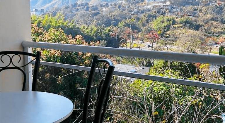 Rental apartment with yard & pool — photo 4