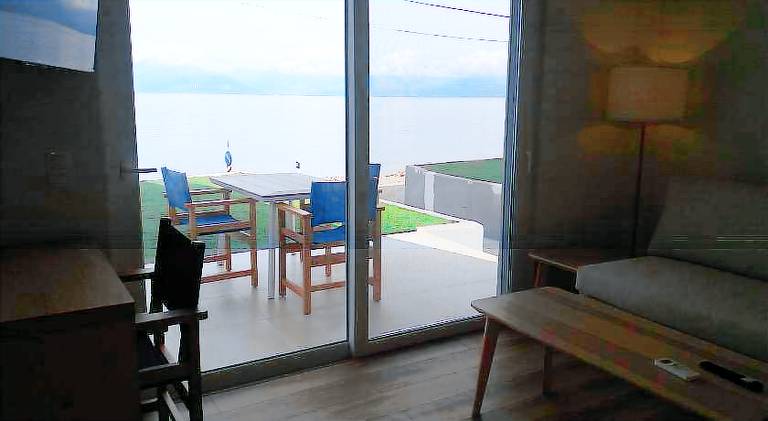 Lovely holiday apartment with hot tub, patio & yard | Pets are welcome — photo 4