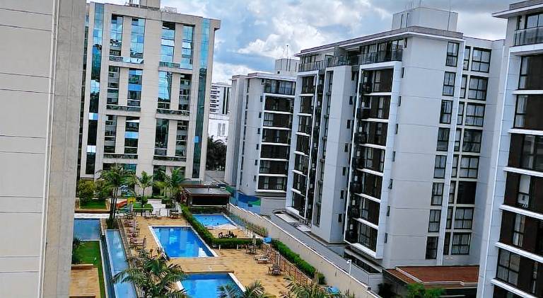 Serviced apartment with pool, barbeque & garden in Brasília