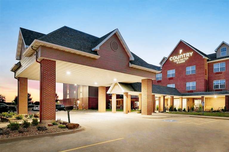 Country Inn & Suites by Radisson Coralville IA