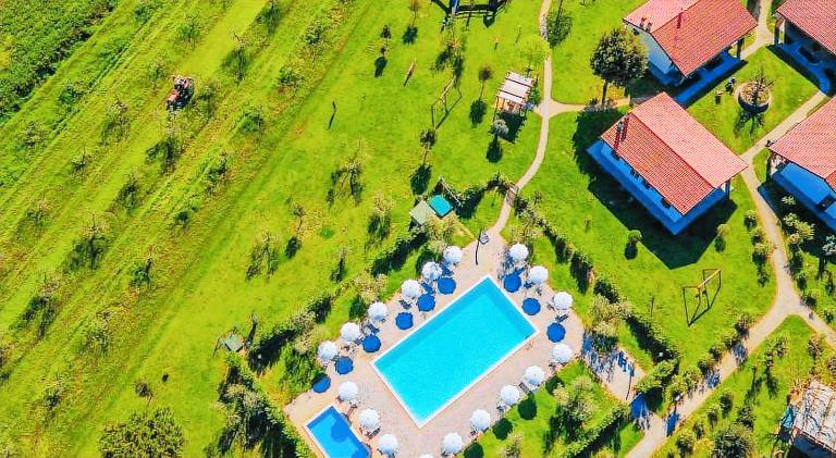 Family-friendly farm with yard, barbeque & pool | Pets are welcome in Piombino