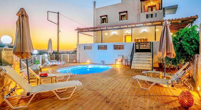 Fully equipped villa with private pool, BBQ & patio | Suitable for remote work | Dogs allowed — photo 3
