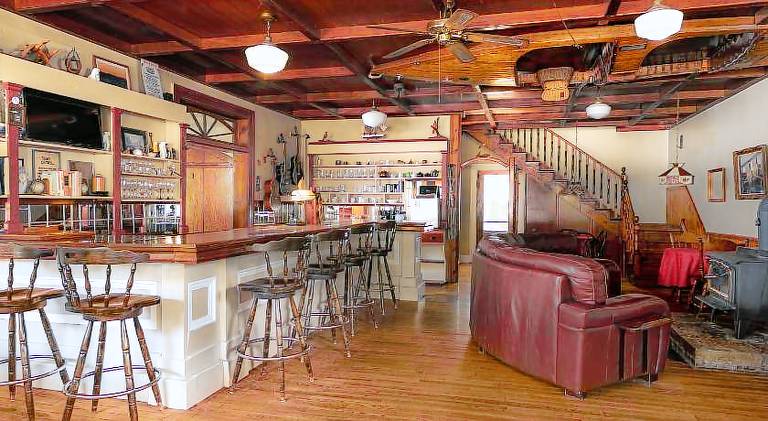 House with hot tub in Wawa, ON