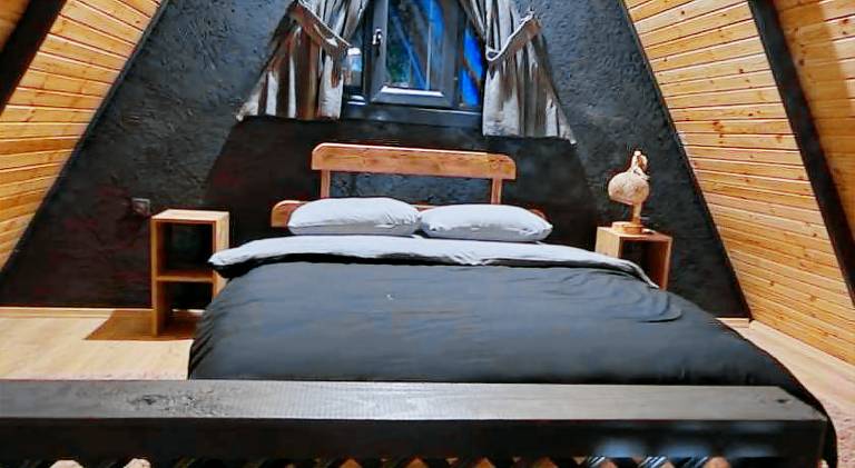 Charming chalet with yard, barbeque & pool | Dogs allowed — photo 2