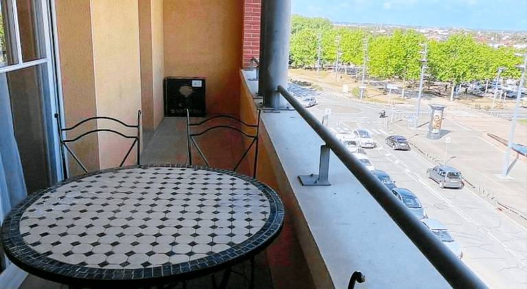 Apartment with patio, private pool & yard — photo 5