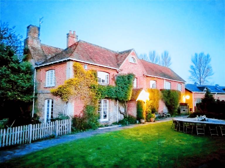 Villa with garden & barbecue in Salisbury
