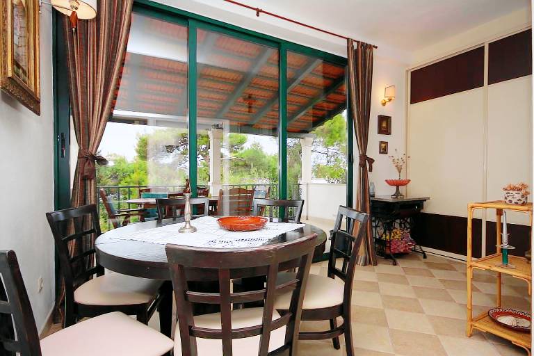 Three bedroom apartment near beach Splitska, Brač (A-2865-a) — photo 4