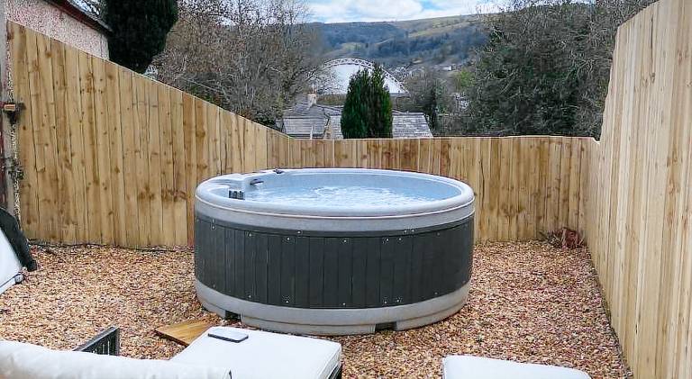 Bungalow with jacuzzi — photo 3
