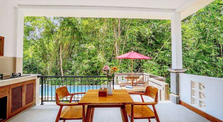Villa with yard, terrace & pool — photo 4