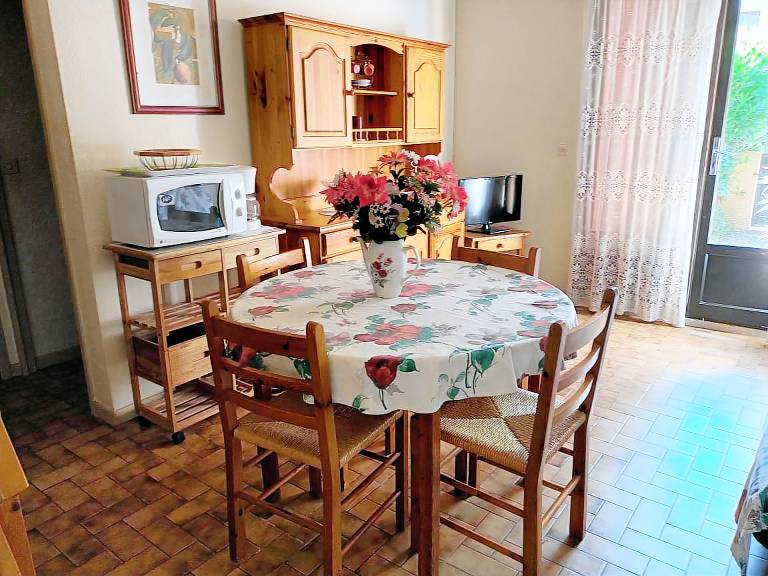 Apartment with yard & barbecue — photo 3