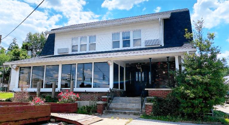 Twin Lakes Creamery, Grill & Inn in Kent, KY