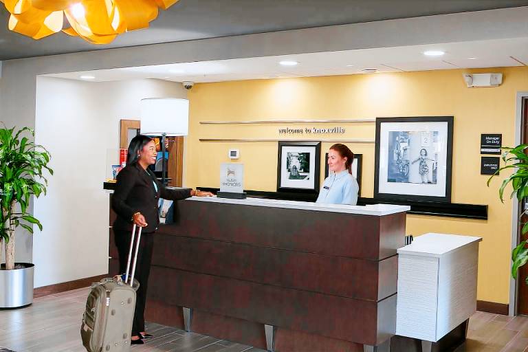 Hampton Inn & Suites Knoxville Papermill Drive — photo 4