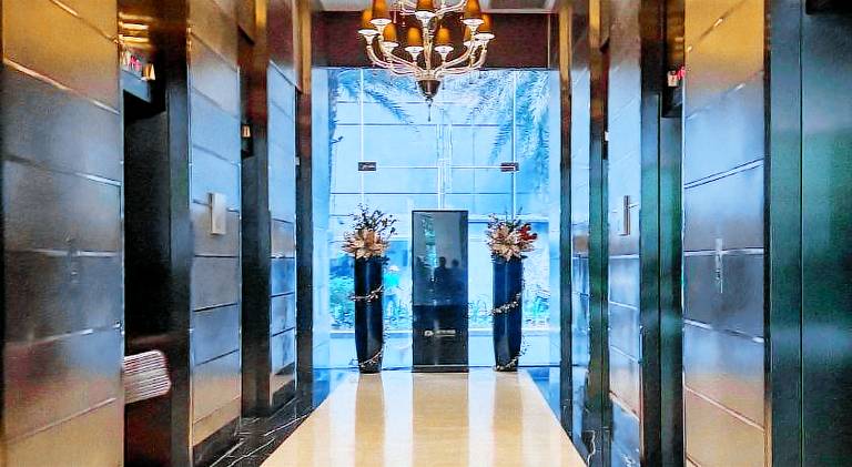 Luxury 3BR Gramercy Makati 141 sqm City View with Balcony Group or Family Stay Pet-friendly — photo 3