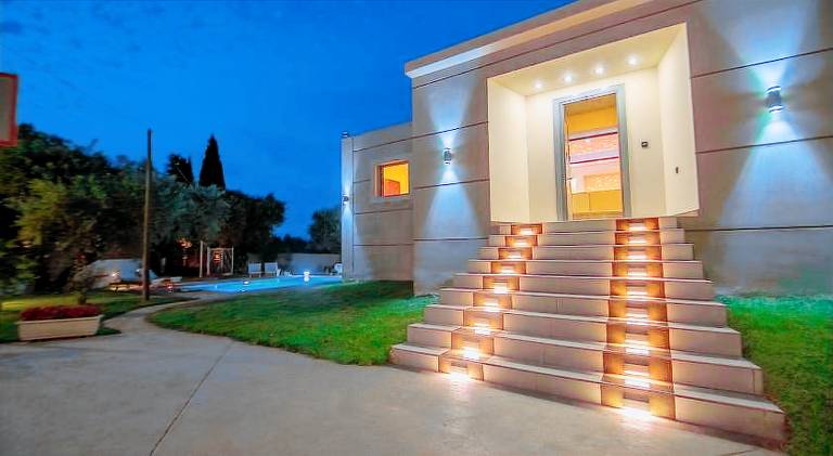 Villa with terrace, hot tub & barbeque in Zakynthos