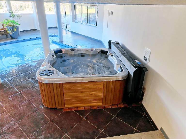 Family-friendly pleasant villa with grill, private pool & yard | Beach view | Close to the beach | Dogs allowed — photo 4