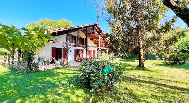 Villa with jacuzzi in Biscarrosse