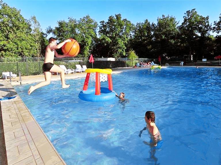 Child-friendly nice mobile home with heated pool | Pets allowed — photo 2