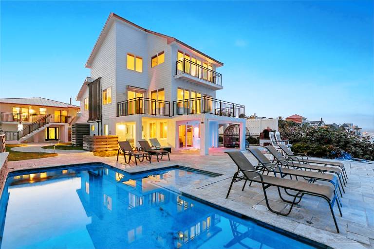 Oceanfront Pool House 7 Bedrooms 7 Bath 2 Kitchens