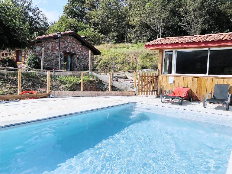 Gite with terrace, barbecue & yard | Garden view — photo 3