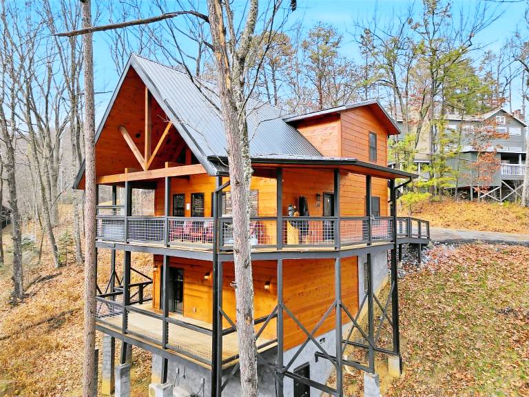 Family-friendly house with hot tub, fast internet & grill | Mountain view | Pets are welcome in Gatlinburg, TN