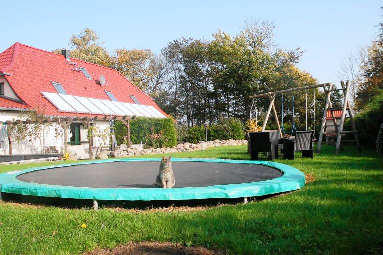 Children-friendly lovely cottage with patio, yard & BBQ | Sea view | Pet-friendly in Kuehlungsborn