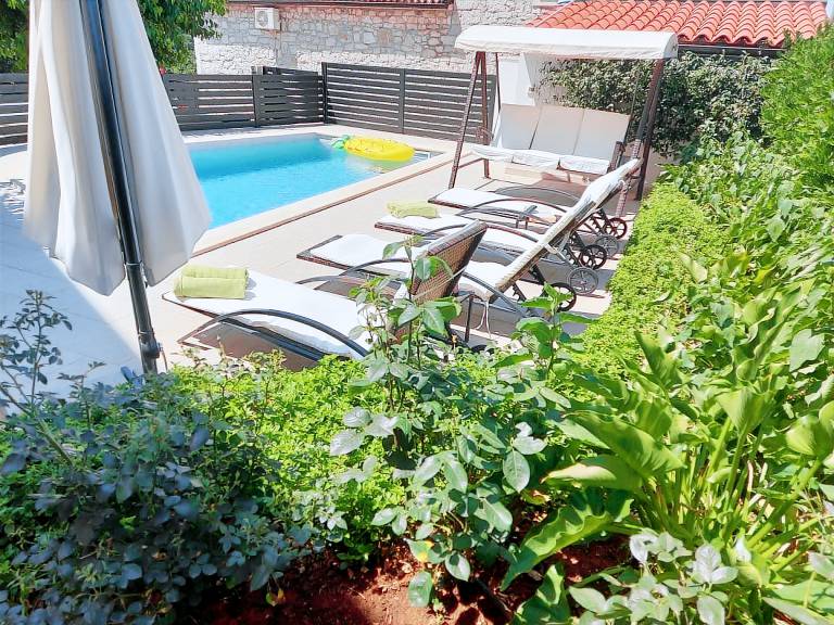 Fully equipped spacious villa with terrace, yard & barbeque | Dogs allowed — photo 3