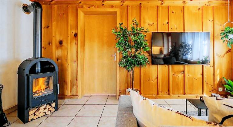 Alpine Hideaway near Brienz with Hot Tub & Parking — photo 3
