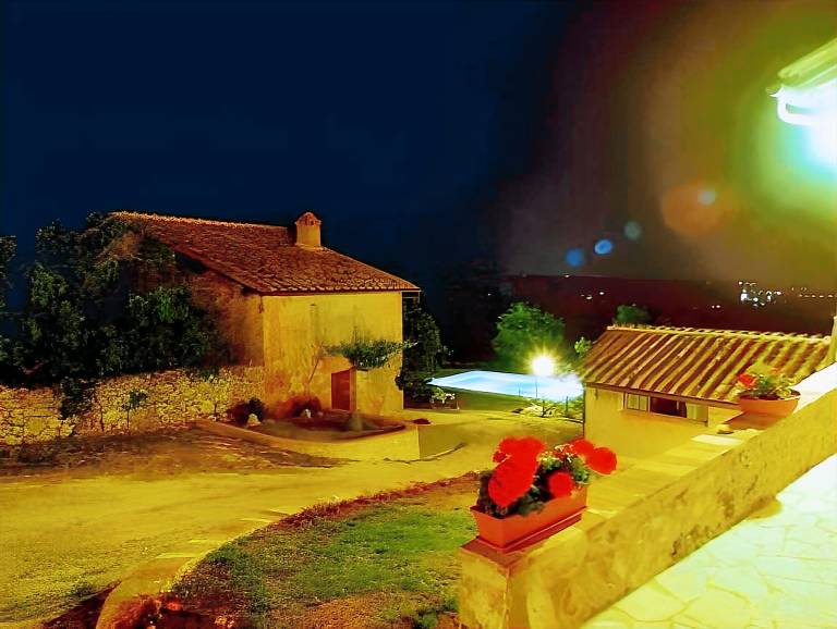 Farm with garden, patio & pool in Sovicille