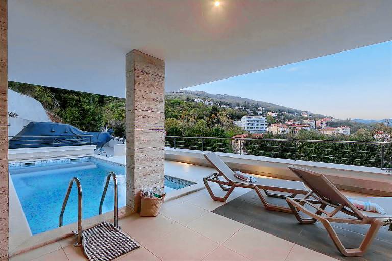 Amazing modern 3-BR villa with heated pool just above Icici Marina — photo 4
