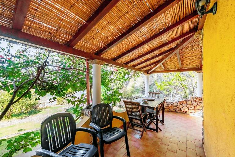 Beautiful villa with yard, patio & grill | Pets are welcome — photo 2