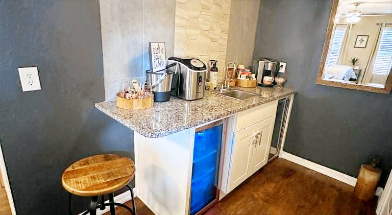 Serenity Gardens private guest suite in Historic Lutz — photo 3