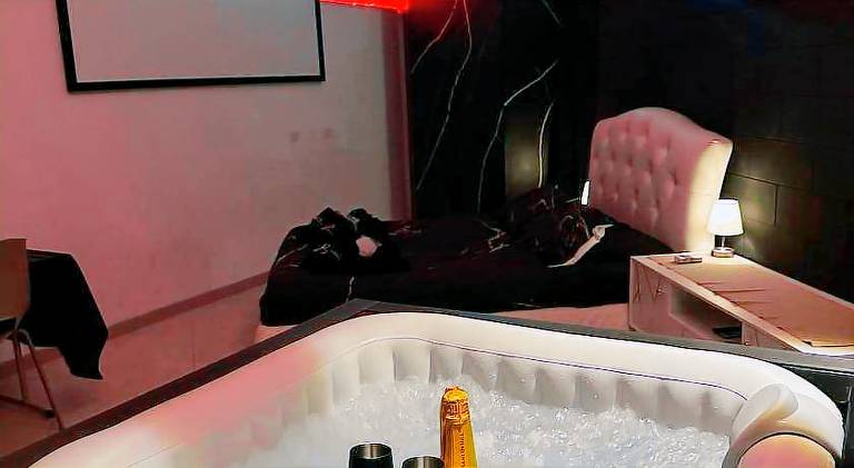Rental apartment with hot tub — photo 4