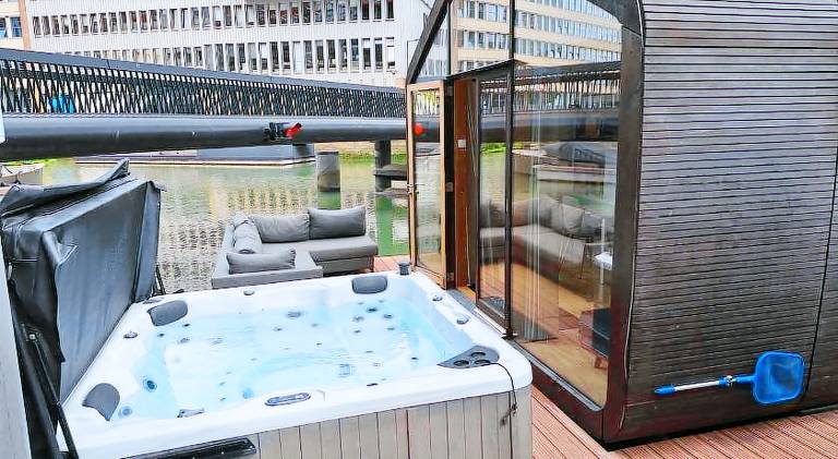 Boat with terrace, sauna & jacuzzi | Close to Show Cube — photo 4