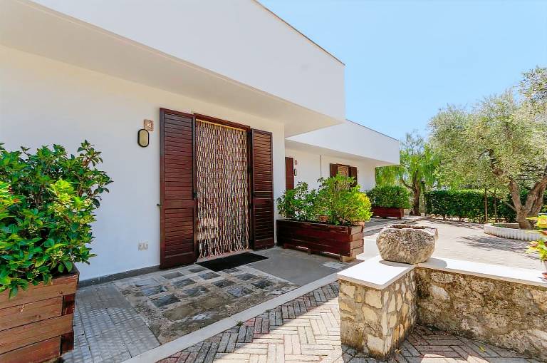 Vacation home with barbeque, terrace & garden | Nature view in Mattinata