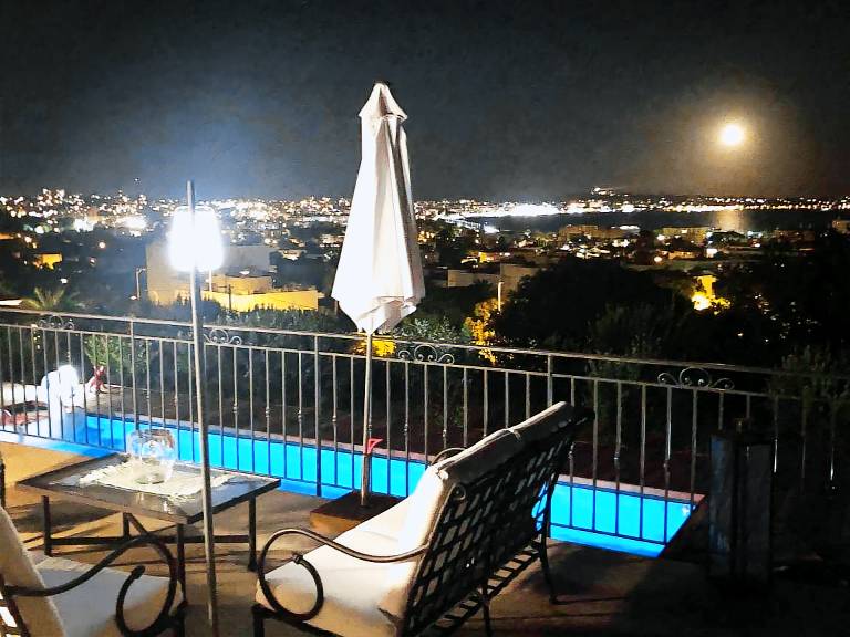 Fully equipped big vacation home with yard, barbecue & private pool | Pets allowed — photo 3