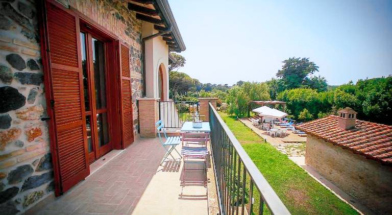 Vacation home with terrace, yard & jacuzzi | Suitable for remote work — photo 4