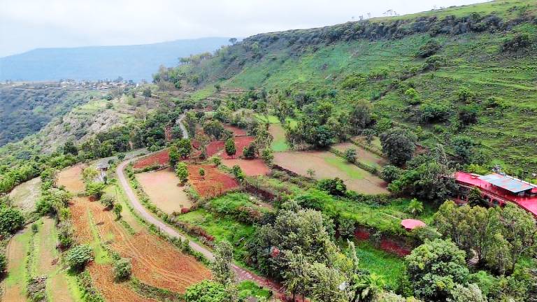 Farm with pool & barbeque | Water view | Suitable for remote work in Jaoli