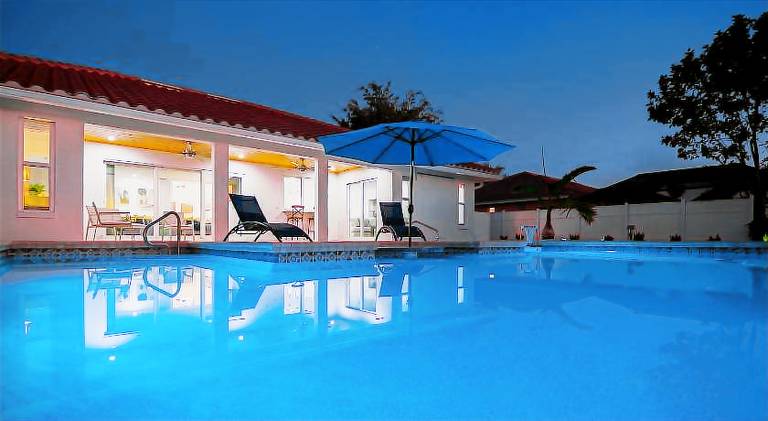 House with hot tub & pool in Bonita Springs, FL