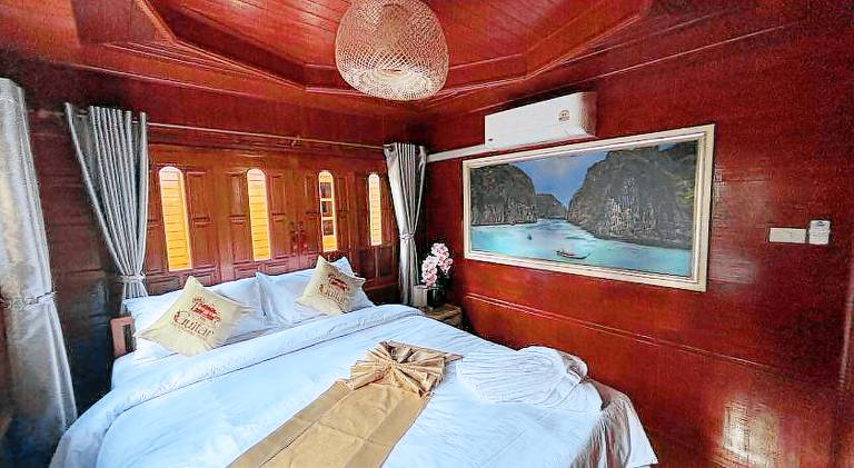 Guitar Thai Style Pool House in Krabi