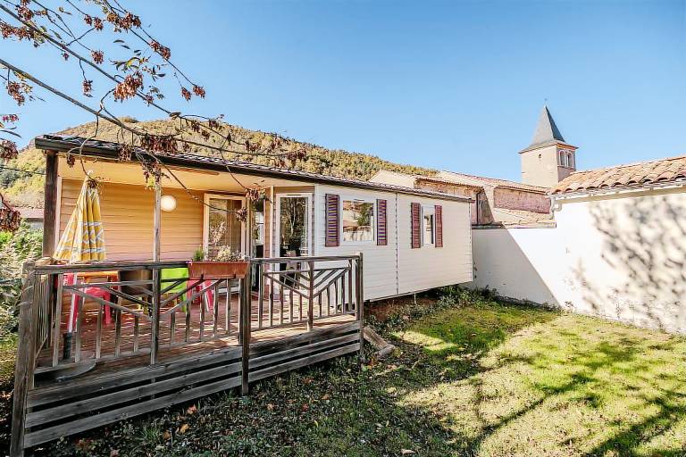 Lovely mobile home with terrace, garden & pool | Mountain view | Pet-friendly in Foix
