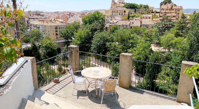 Apartment with patio | Pets are welcome — photo 3