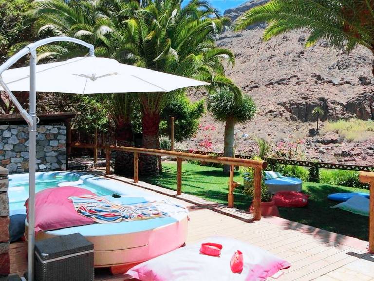 Villa with private pool, garden & patio — photo 2