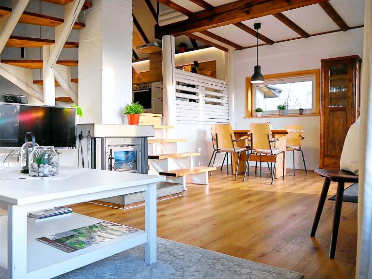 Family-oriented charming vacation home with yard & patio | Pet-friendly — photo 3
