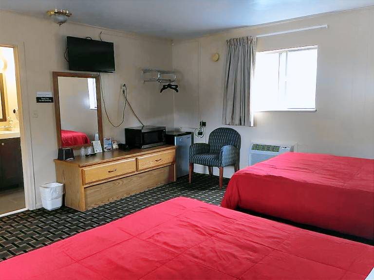 Motel  Reynolds Corners
