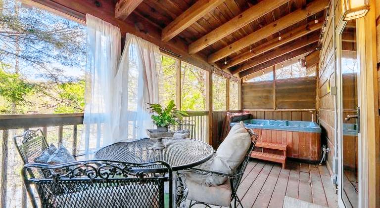 House with jacuzzi — photo 3