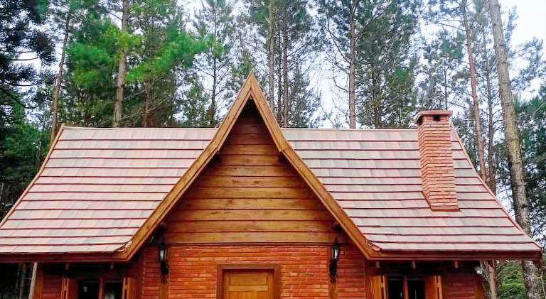 Chalet with garden in Gramado