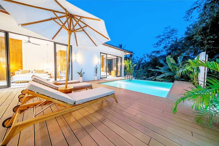 Villa with terrace, private pool & yard — photo 5