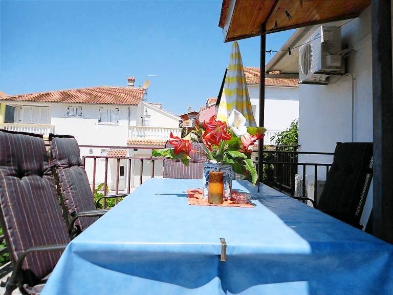 Rental apartment with grill & terrace | Garden view — photo 2